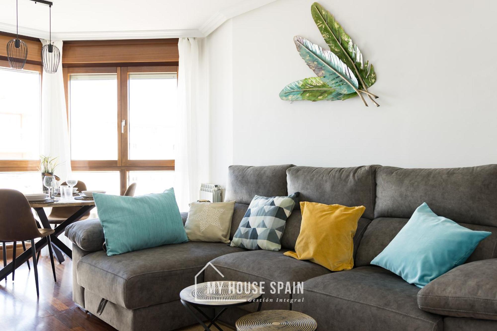 Apartamento Playa de poniente, con vistas al mar y parking gratuito Gijón Exterior foto