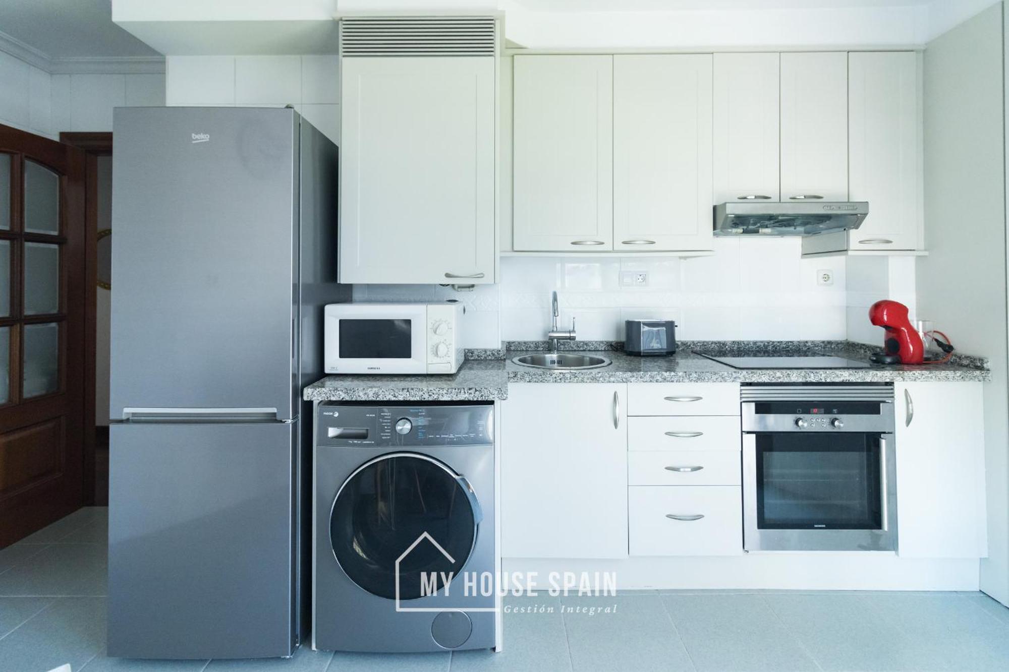 Apartamento Playa de poniente, con vistas al mar y parking gratuito Gijón Exterior foto