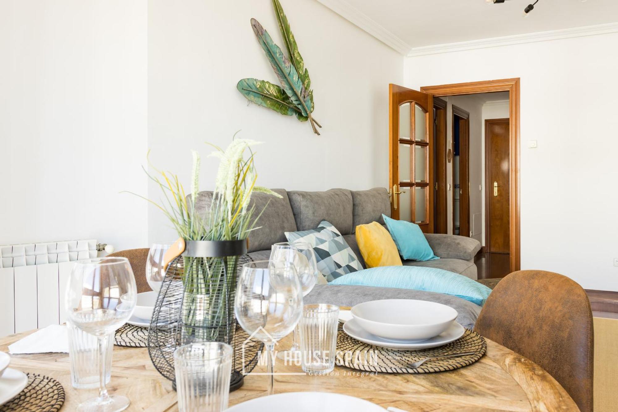Apartamento Playa de poniente, con vistas al mar y parking gratuito Gijón Exterior foto
