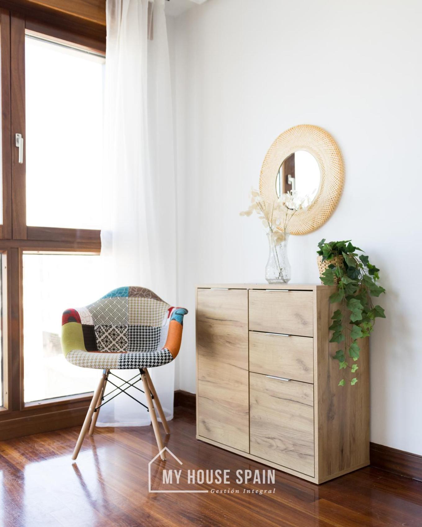 Apartamento Playa de poniente, con vistas al mar y parking gratuito Gijón Exterior foto