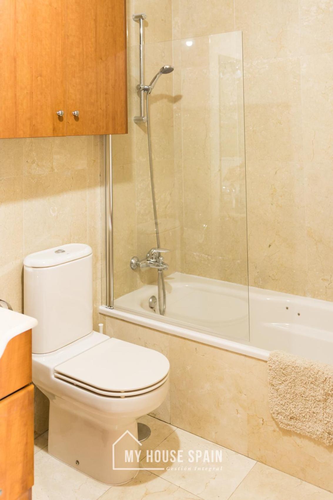 Apartamento Playa de poniente, con vistas al mar y parking gratuito Gijón Exterior foto