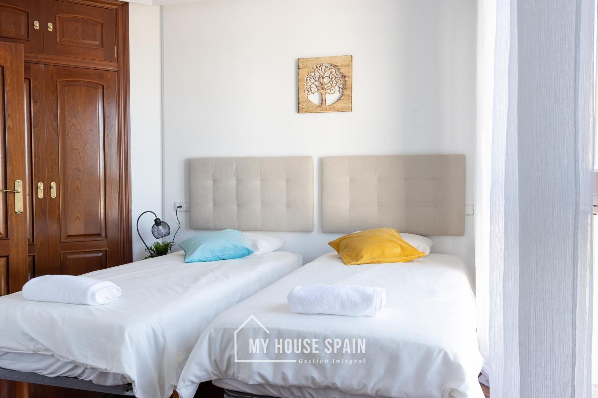 Apartamento Playa de poniente, con vistas al mar y parking gratuito Gijón Exterior foto