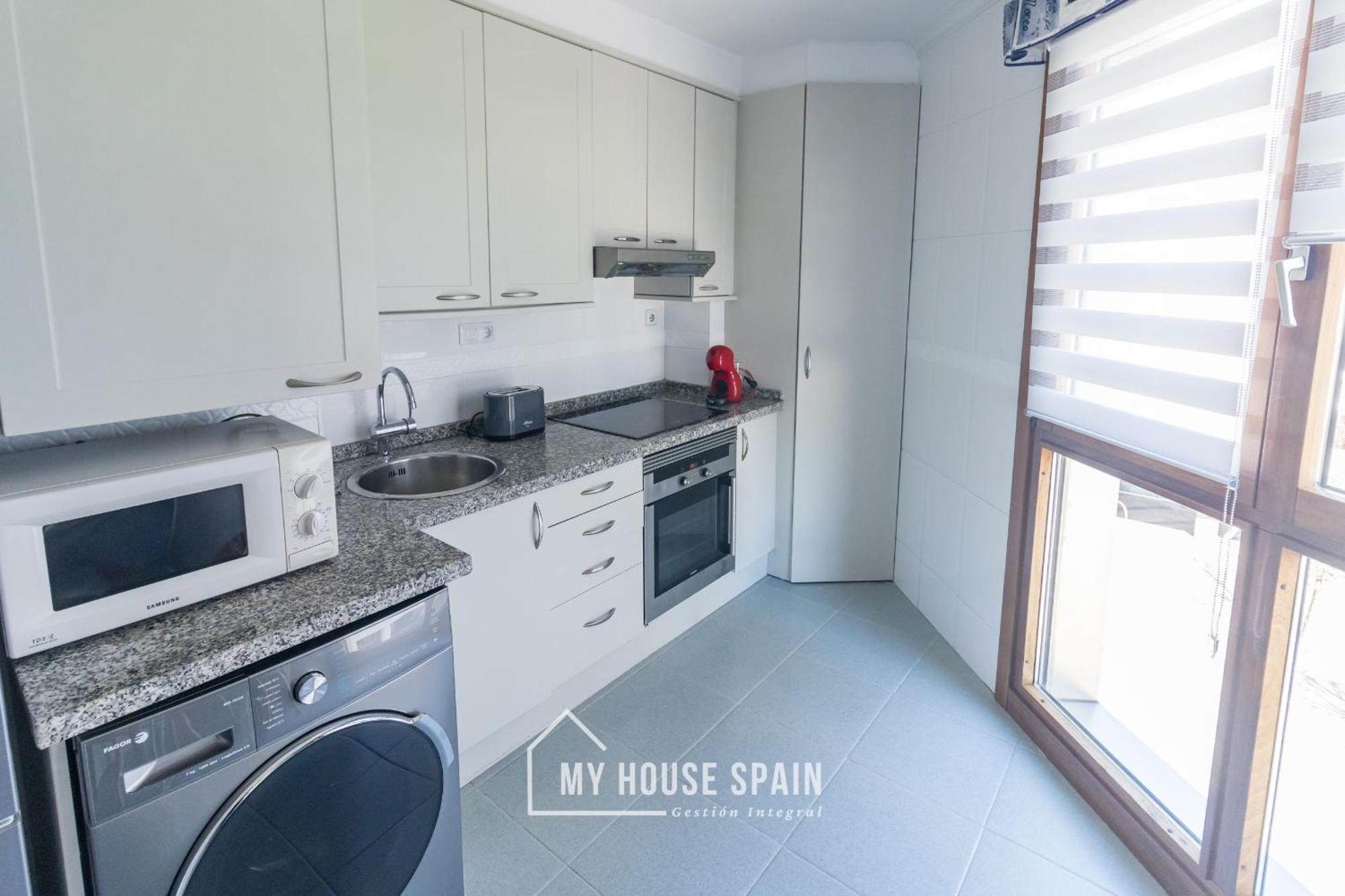 Apartamento Playa de poniente, con vistas al mar y parking gratuito Gijón Exterior foto